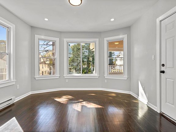 2nd image of 228 Cooke St #2