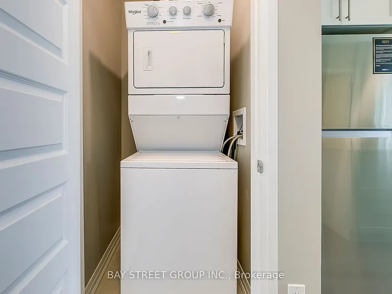 95 Dundas St W #107 — Photo 27