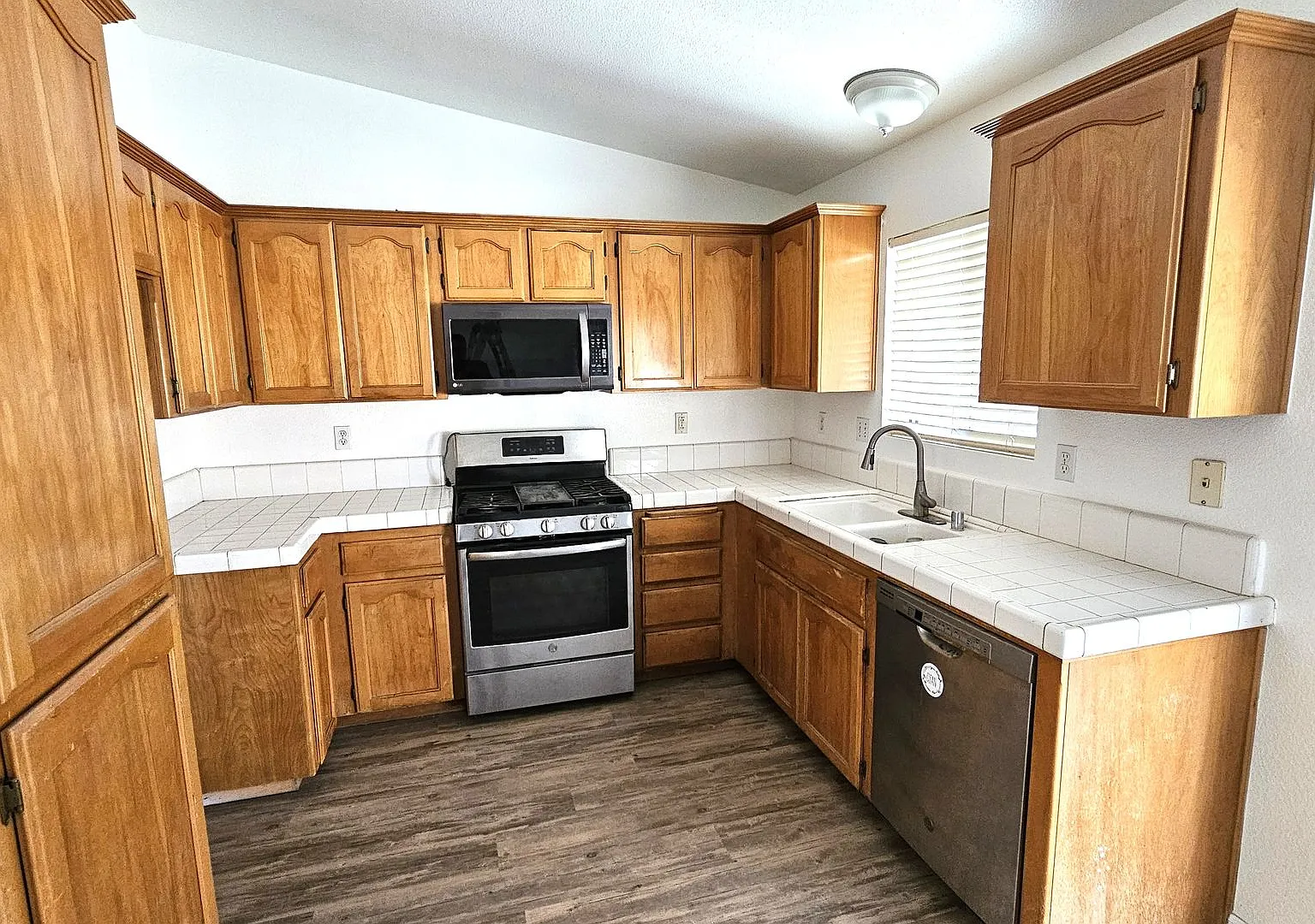 3 Bed 2 Bath Home in SW Bakersfield — Photo 4