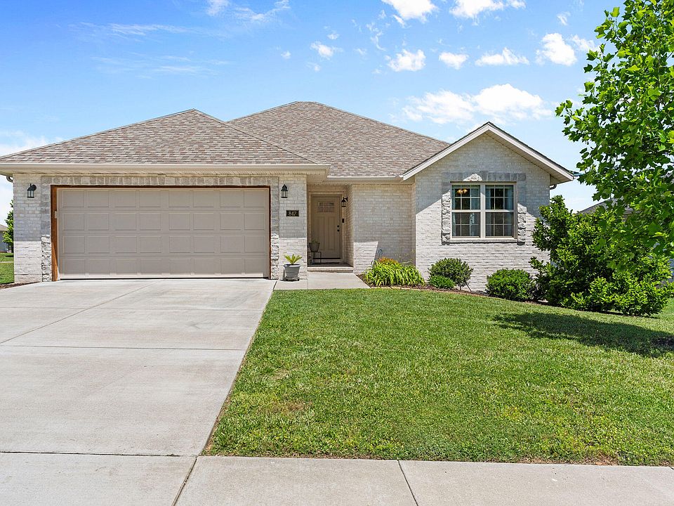 1st image of 847 W Lorenza Drive