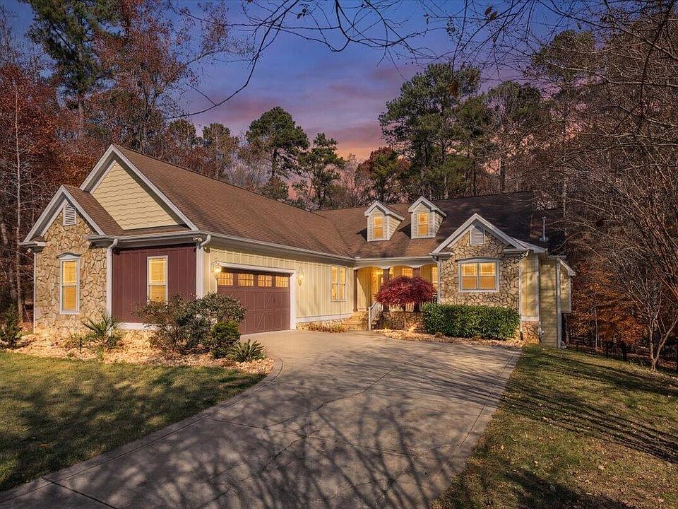 1st image of 114 Blue Heron Dr