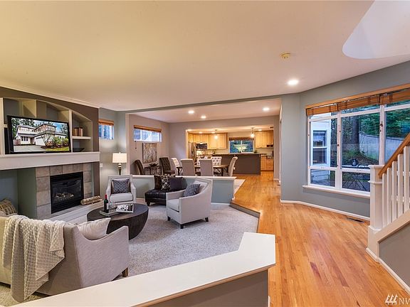 3rd image of 6923 Curtis Dr SE