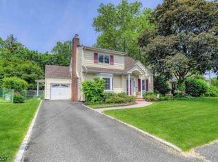 30 Munsee Dr, Cranford, NJ 07016
