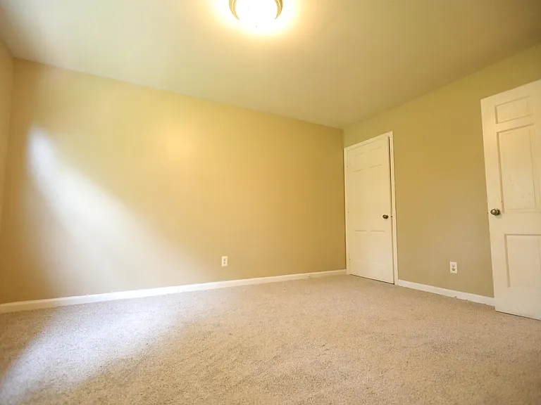 670 Village Place South Dr — Photo 4