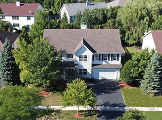 7414 Clarewood Ln, Gurnee, IL 60031