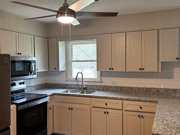 2nd image of 703 Sandpiper Dr