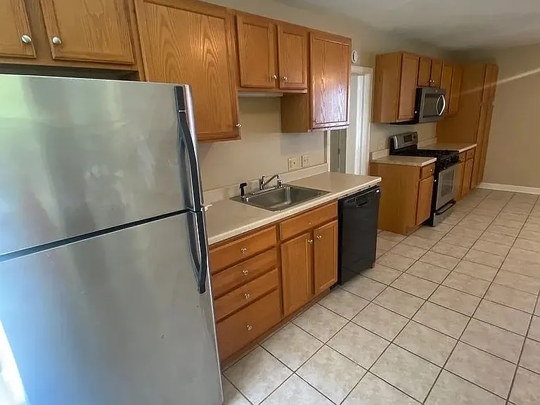 1720 N Astor St — Photo 2
