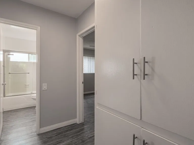 1527 Yale St #6 — Photo 24