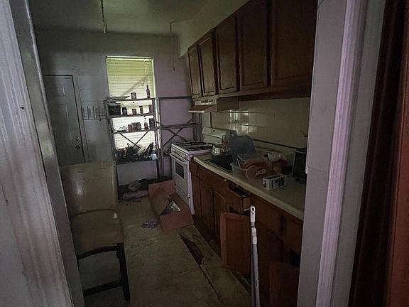 3rd image of 4449 N Cleveland St