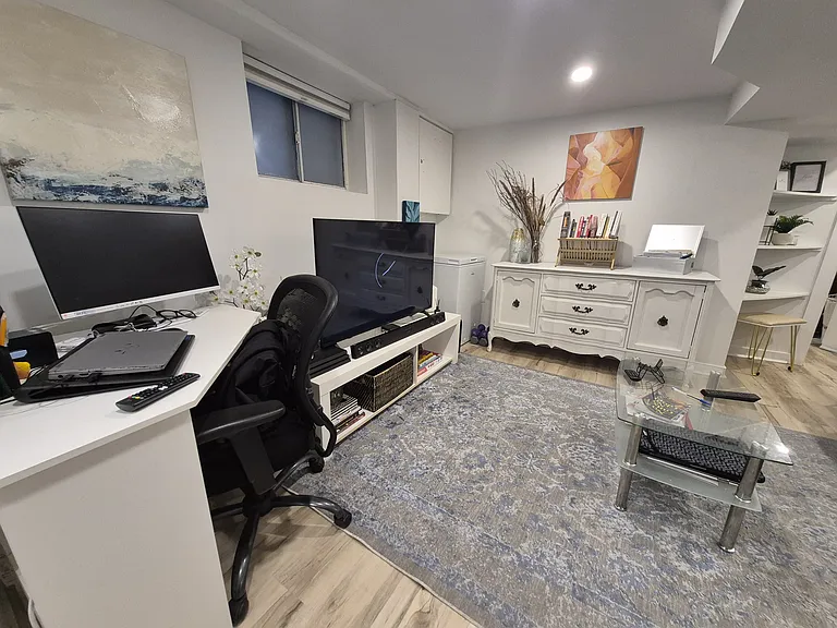 1191 Woodbine Ave #BASEMENT — Photo 5