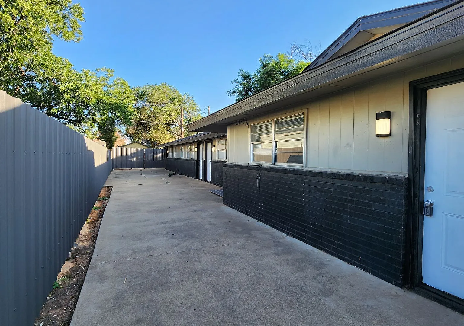 DR 2207 15th Street — Photo 3