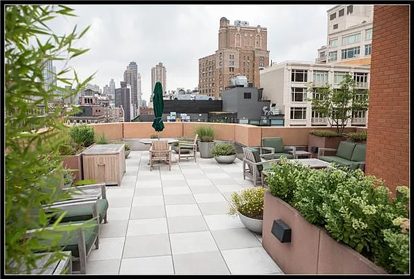 Sold by R New York | media 4