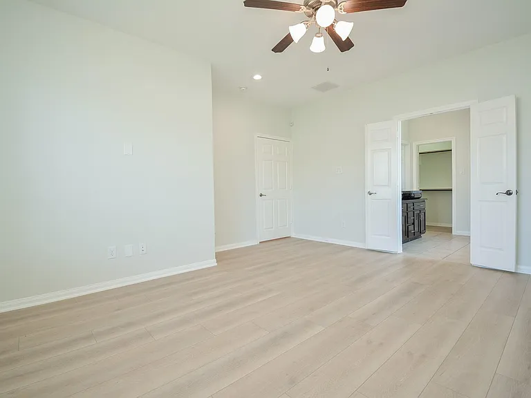 6403 Edinburgh Ct — Photo 14