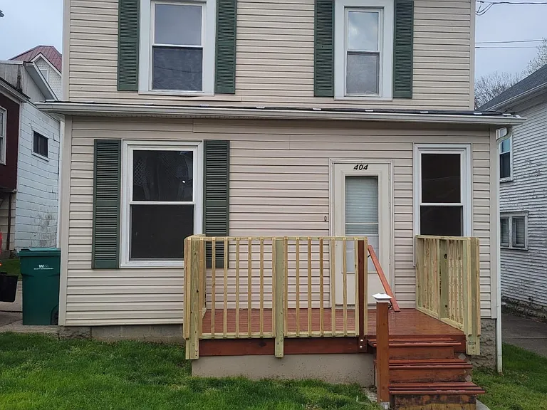 404 Broaddus Ave — Photo 1