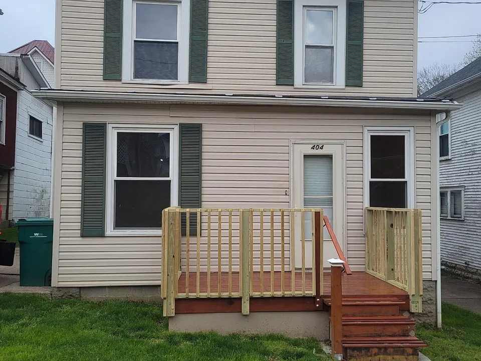 404 Broaddus Ave