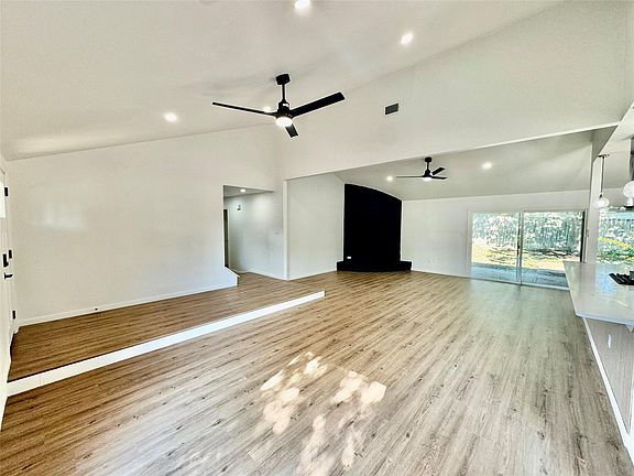 4th image of 9506 Stonebridge Dr