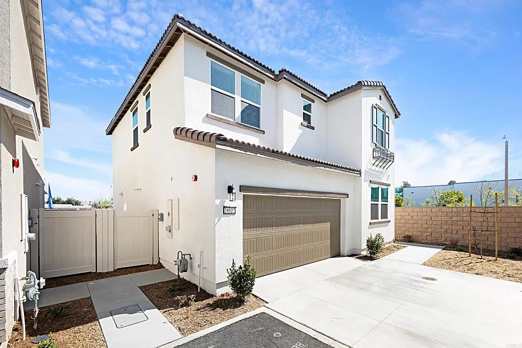 4 bed, 1858 sqft, $3,495 — Photo 3