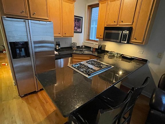 Kitchen and breakfast bar