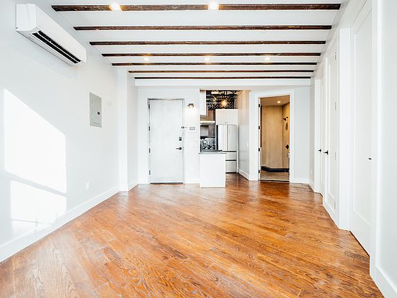 3rd image of 35 Claver Pl #1L
