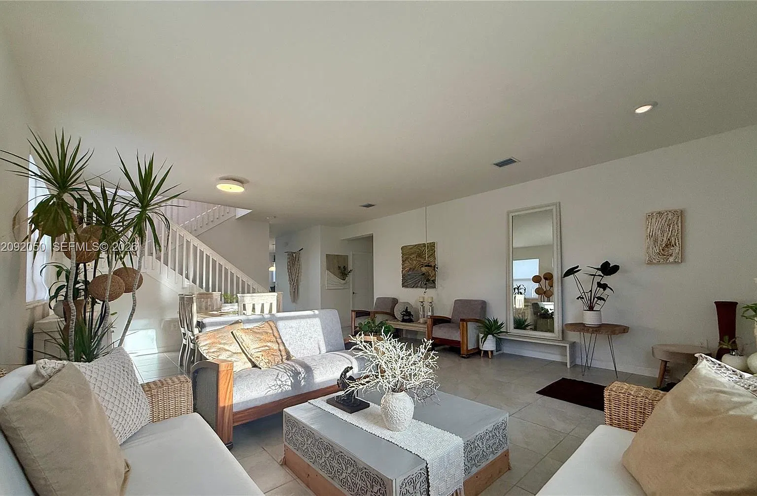 3 bed, 2.5 bath, 2465 sqft, $4,000 — Photo 3