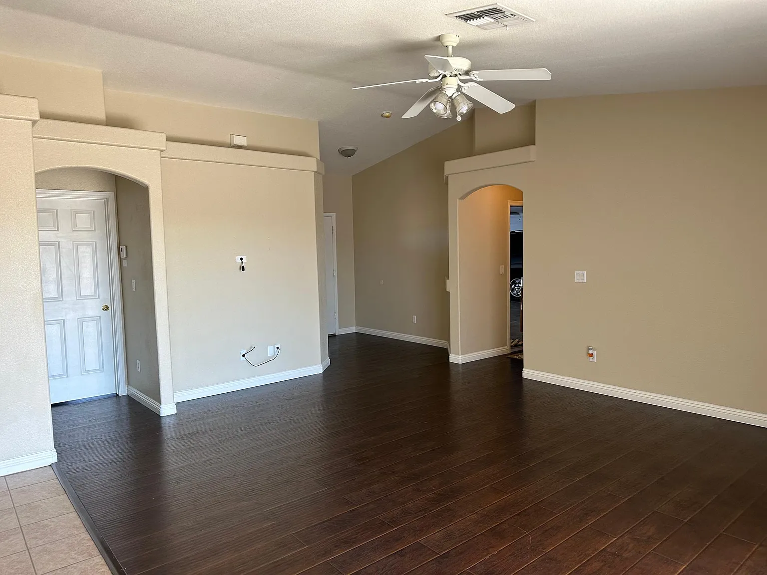 3 bed, 1350 sqft, $2,050 — Photo 3