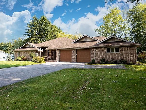 4th image of 1136 Adare Rd