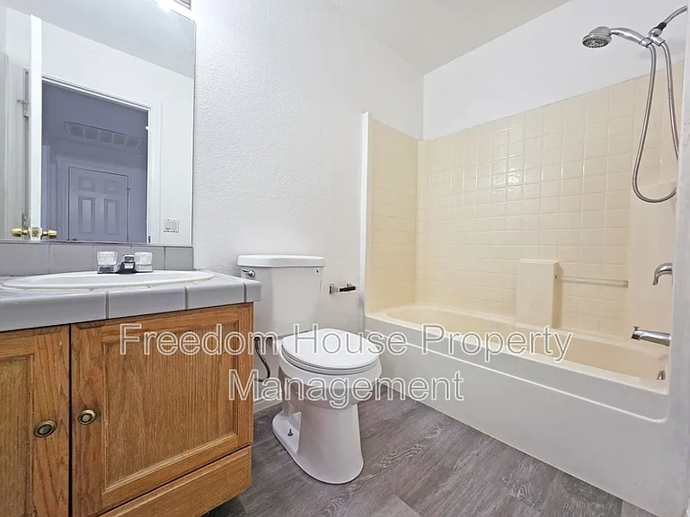 670 Bourbon St #2 — Photo 29