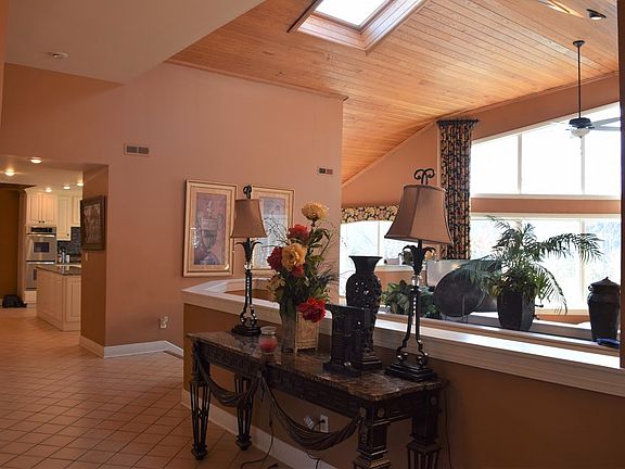 3rd image of 142 Kings Ln