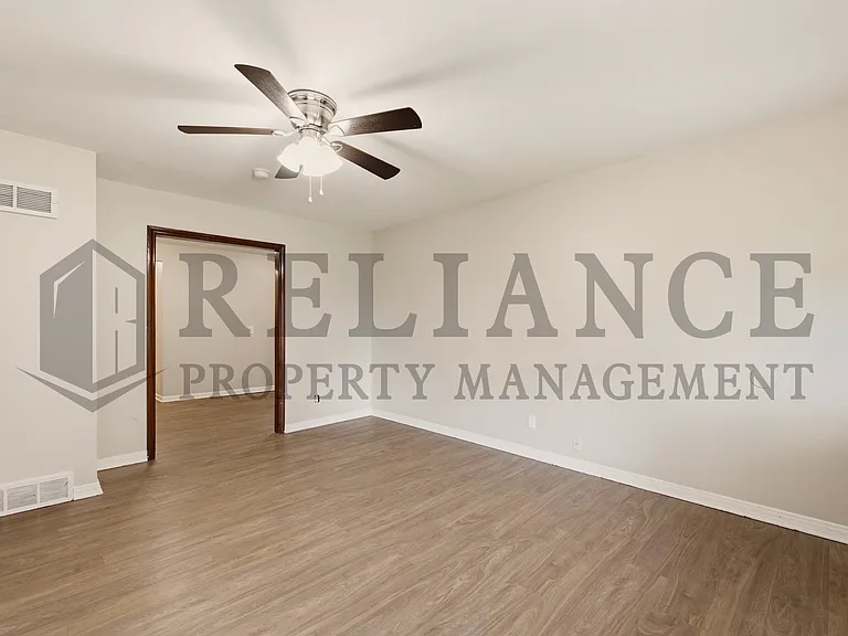 2917 S Walnut St — Photo 15
