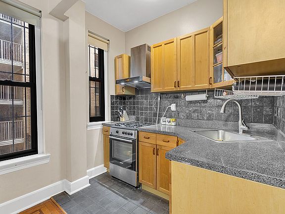 5th image of 26 W 97th St APT 2C