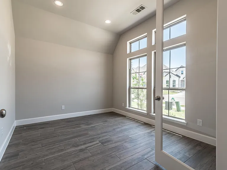 2933 Saltwood Ct — Photo 3