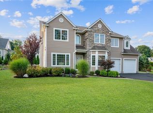 15 Hampton Ter, White Plains, NY 10607