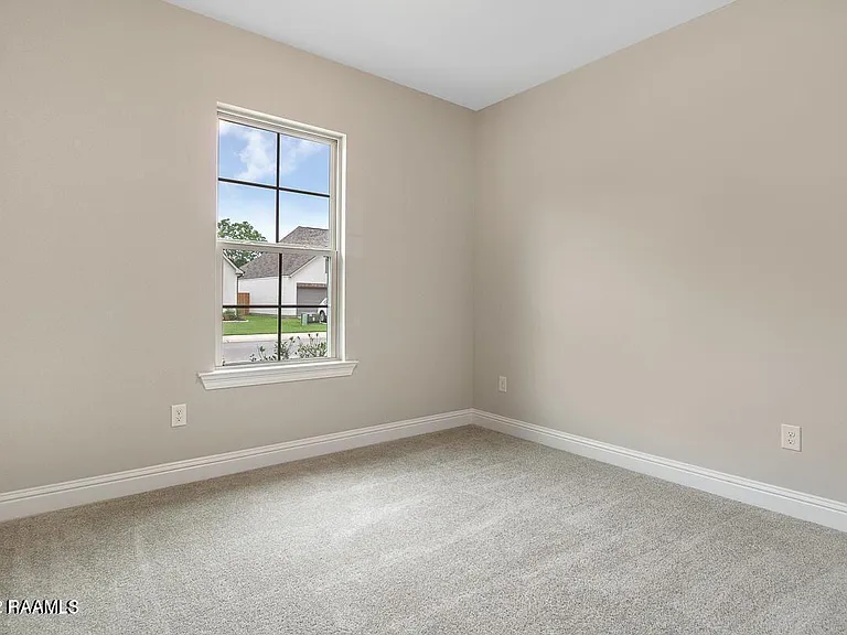 211 Sparrowhawk St — Photo 10