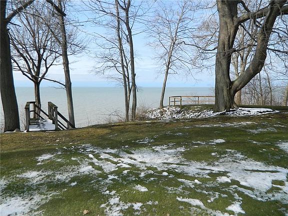 3rd image of 6202 Lake Shore Dr