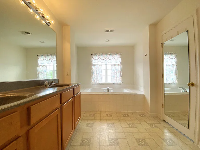 1601 Wilcox Ave — Photo 17
