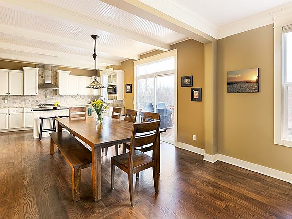 5th image of 216 Tuckahoe Ct NE