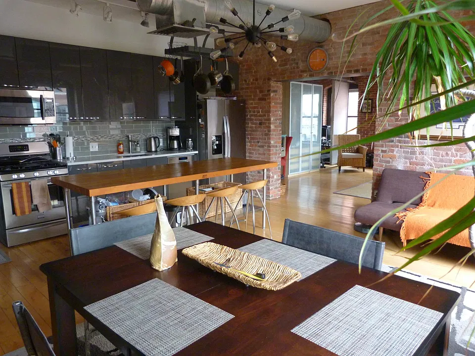 21 Wormwood St #524