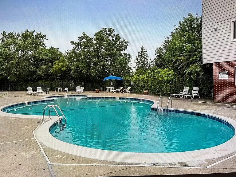 400 Governors Dr #5 — Photo 15