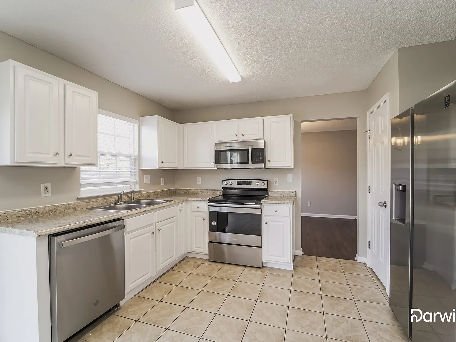 3 bed, 2.5 bath, 1600 sqft, $2,135 — Photo 4