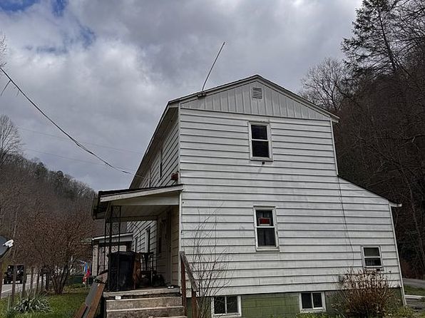 498-499 New Camp Rd, Clear Fork, WV 24822