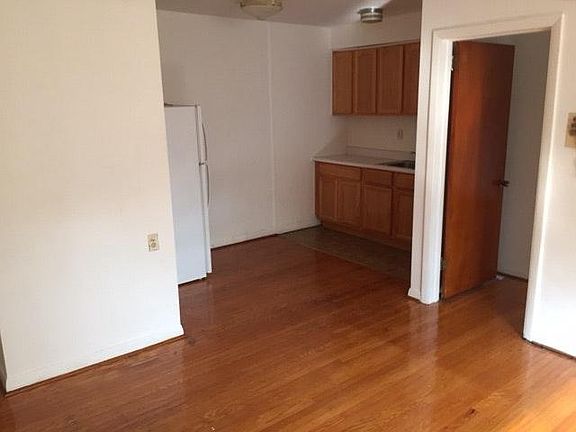 3rd image of 4100 Woodland Ave APT 11