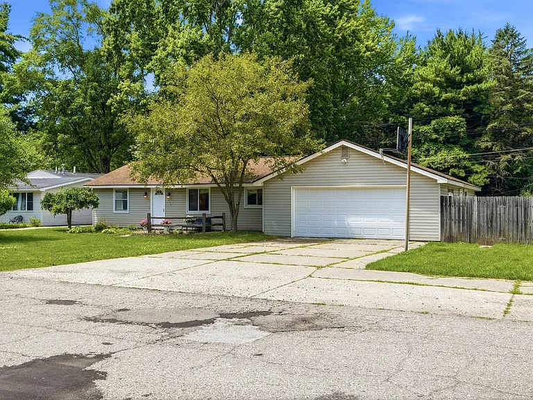 3130 Greenlawn Ave — Photo 3