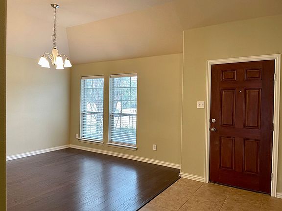 3rd image of 605 Knollwood Trail Ct