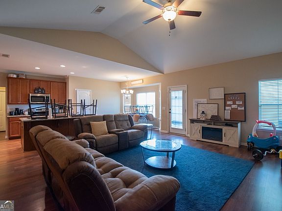 3rd image of 271 Daniel Trent Way