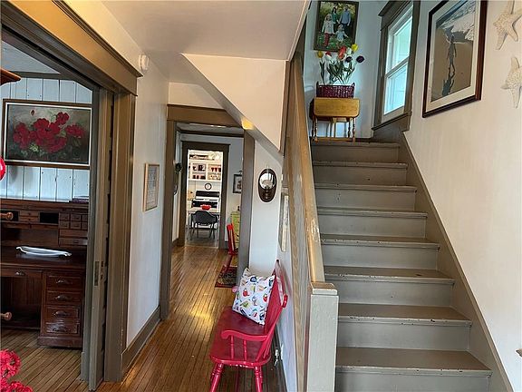 3rd image of 1005 Elm St