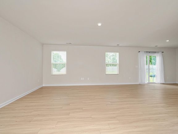 5th image of 27 Havenhill Pl