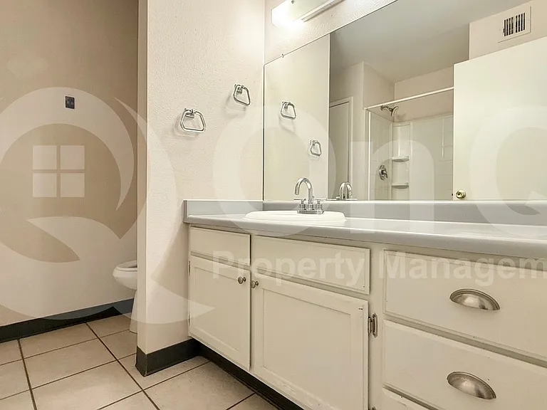 24 E 14th St #2 — Photo 10