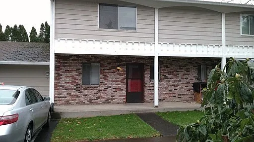 Charwin Court Apartments — Photo 39