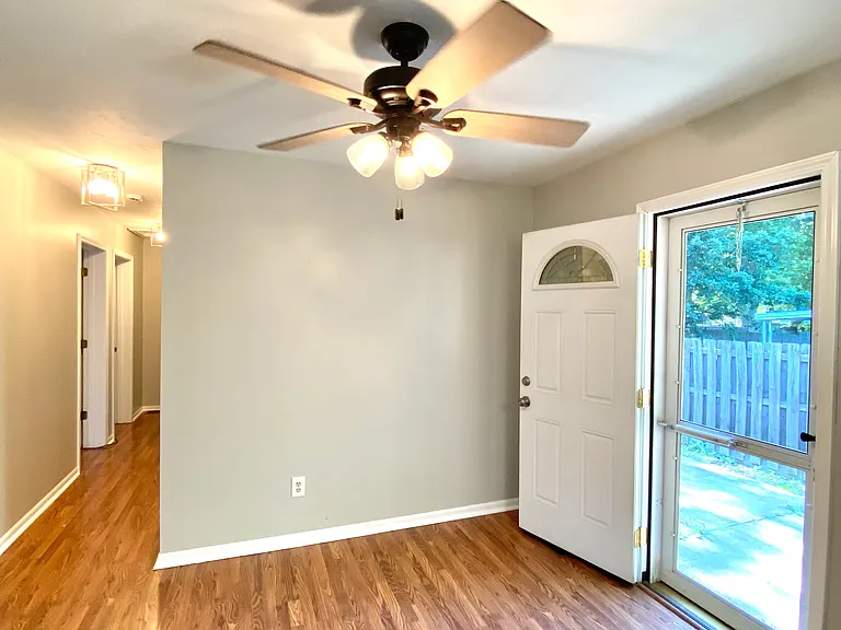 6528 Rosebelle Ave — Photo 9
