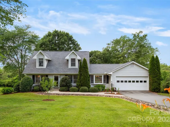 120 Mountain Valley Dr, Hendersonville, NC 28739